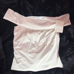 Gaze Elegant White Off-Shoulder Top